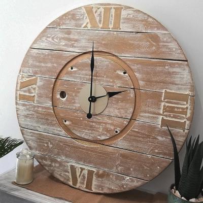 Horloge doree et blanche